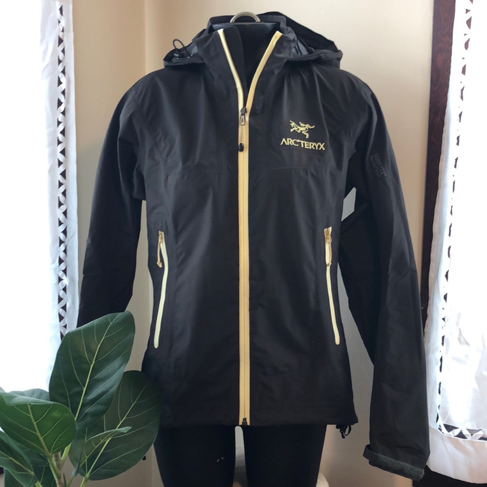Arc’teryx Zeta SL Gore-Tex rainshell